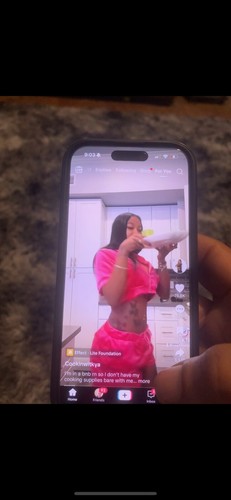 Iphone pro with - tik, tok